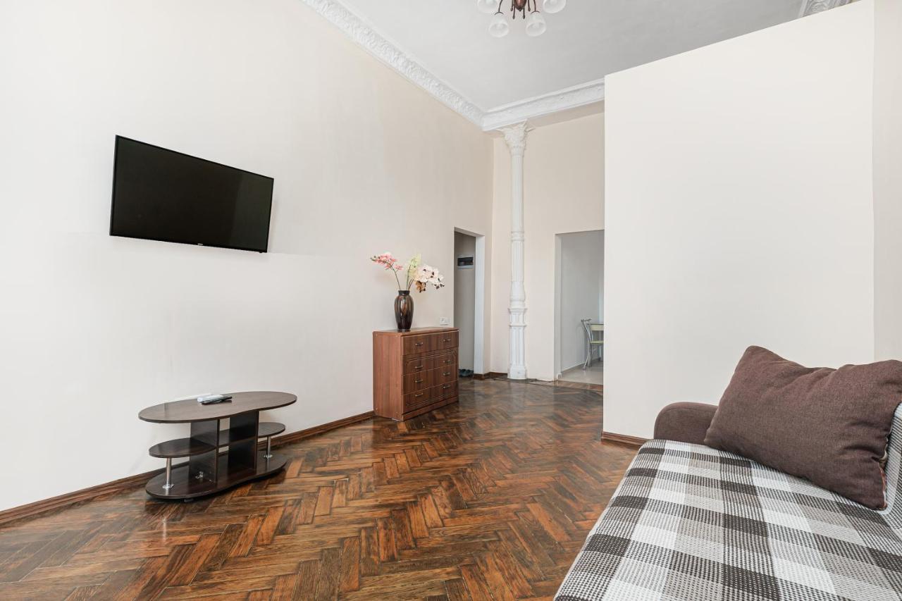 Nice Apartment In The City Center Odessa Ngoại thất bức ảnh